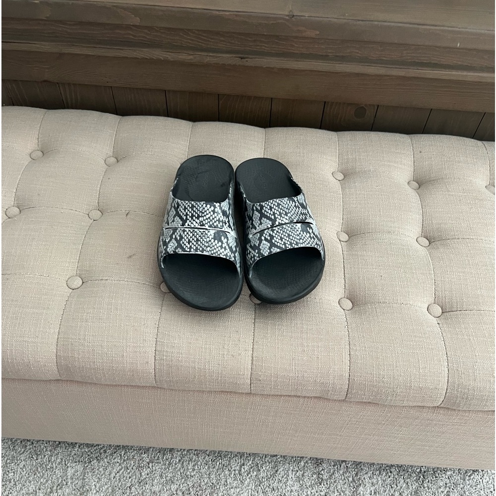Oofos slides
